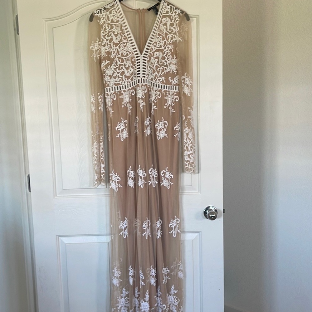 Forever 21 Lace embroidered maxi dress